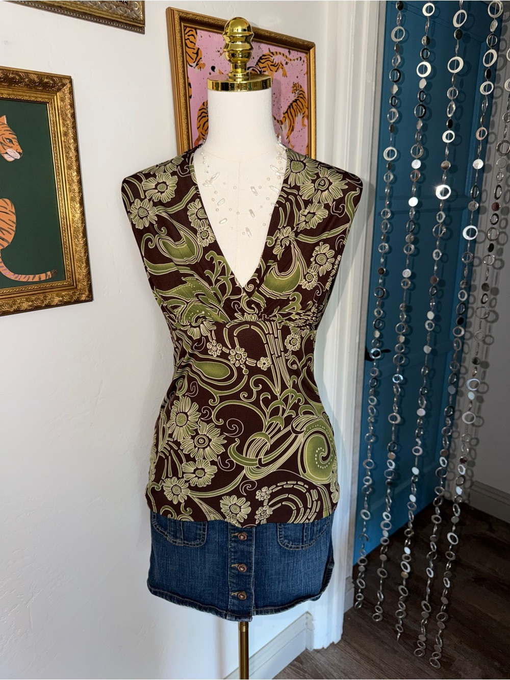Vintage Y2K Women's Brown & Olive Green V-Neck Floral Sleeveless Top